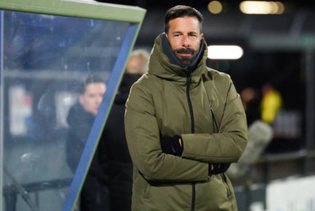 Ruud van Nistelrooy viết tâm thư sau khi bất ngờ từ chức