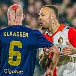 Sao Ajax chảy máu khi trúng vật thể lạ ở Siêu kinh điển Hà Lan