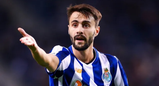 Sao Arsenal bị gạt tên khỏi danh sách đăng ký thi đấu