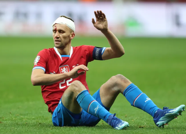 Sao Premier League dính chấn thương ghê rợn