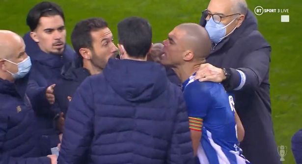 Sắp đón sinh nhật tuổi 39, “đồ tể” Pepe đối diện án treo giò 2 năm