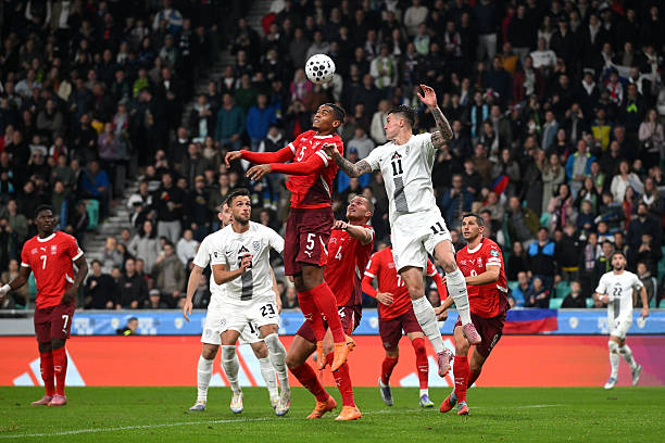 Sesko cùng Slovenia chật vật giành 1 điểm trước Thụy Sĩ