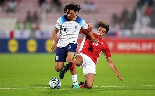 Southgate khai phá tiềm năng của Alexander-Arnold