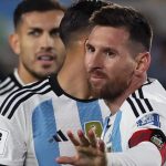 Tại sao Messi dự bị trước Ecuador?