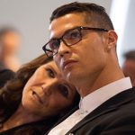 Thái độ của mẹ Ronaldo khi con trai bị treo giò