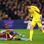 Thắng dễ Ajax, Aston Villa vẫn “méo mặt” vì Ollie Watkins