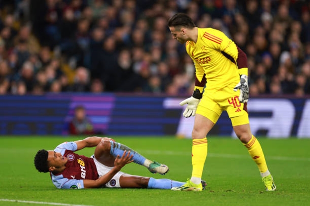 Thắng dễ Ajax, Aston Villa vẫn “méo mặt” vì Ollie Watkins