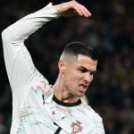 Thẻ đỏ của Ronaldo: Vì sao cú vung tay ở Dublin gây chấn động?