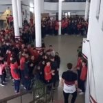 Tiền đạo 17 tuổi được cả trường ra đón sau bàn thắng ở giải Argentina