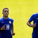 Timber gây ấn tượng ở vị trí mới, Van Dijk dành lời khen đặc biệt