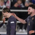 Trent chơi nghịch cánh, ‘mở khóa’ Grealish quẩy tung hàng thủ Phần Lan