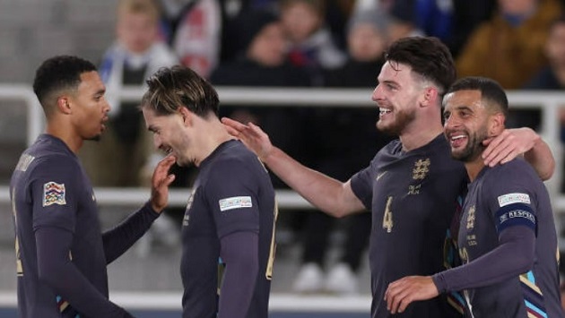 Trent chơi nghịch cánh, ‘mở khóa’ Grealish quẩy tung hàng thủ Phần Lan