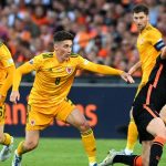 Trước khi đưa tin xấu cho M.U, De Jong chói sáng giúp Hà Lan đánh bại Xứ Wales