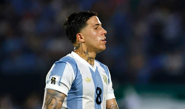 Truyền thông Argentina phản ứng gì sau màn ‘cân tuyến giữa’ của Enzo Fernandez?