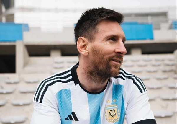 Tuyển Argentina ra mắt áo đấu tại World Cup 2022