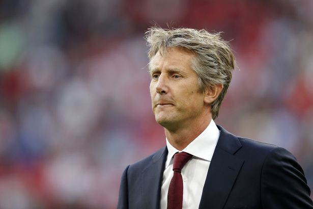 Van der Sar lý giải nguyên nhân Ajax chấp nhận bán hết cầu thủ giỏi