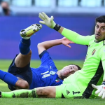 Van der Vaart phản pháo bình luận của Courtois