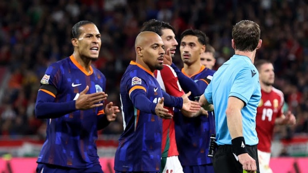 Van Dijk bị treo giò, cờ đã đến tay Van de Ven