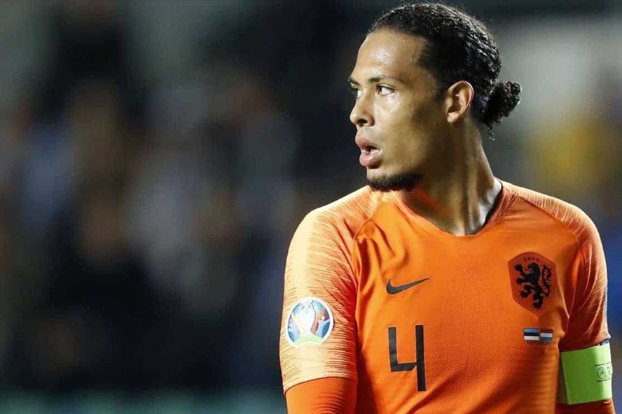 Van Dijk phá vỡ im lặng trong lần tái xuất ĐTQG