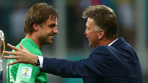 Van Gaal trừng phạt chuyên gia bắt phạt đền của tuyển Hà Lan