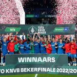 Van Nistelrooy giành 2 danh hiệu ở mùa giải đầu tiên làm HLV