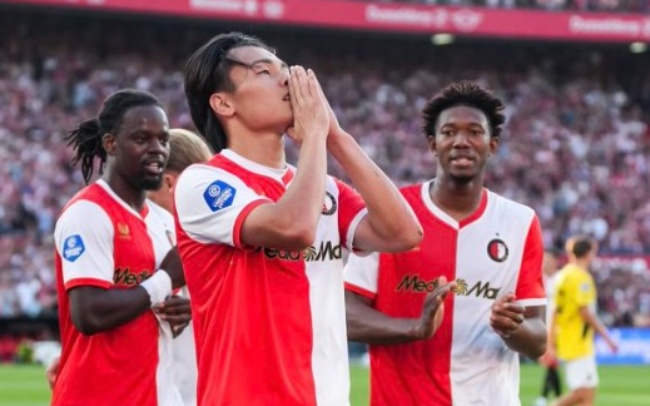 Van Persie thắng mãn nhãn trận khai màn Eredivisie