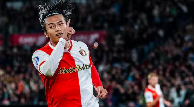 Van Persie toàn thắng 5 trận, Feyenoord dẫn đầu Eredivisie