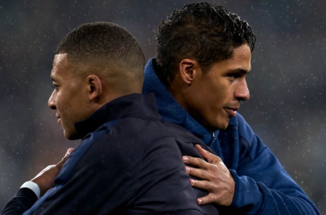 Varane làm rõ sự thật khuyên nhủ Mbappe đến Man Utd