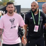 Vệ sĩ của Messi bị cấm vào sân