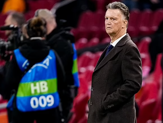 Virgil van Dijk không thích sơ đồ ở tuyển, Van Gaal lên tiếng