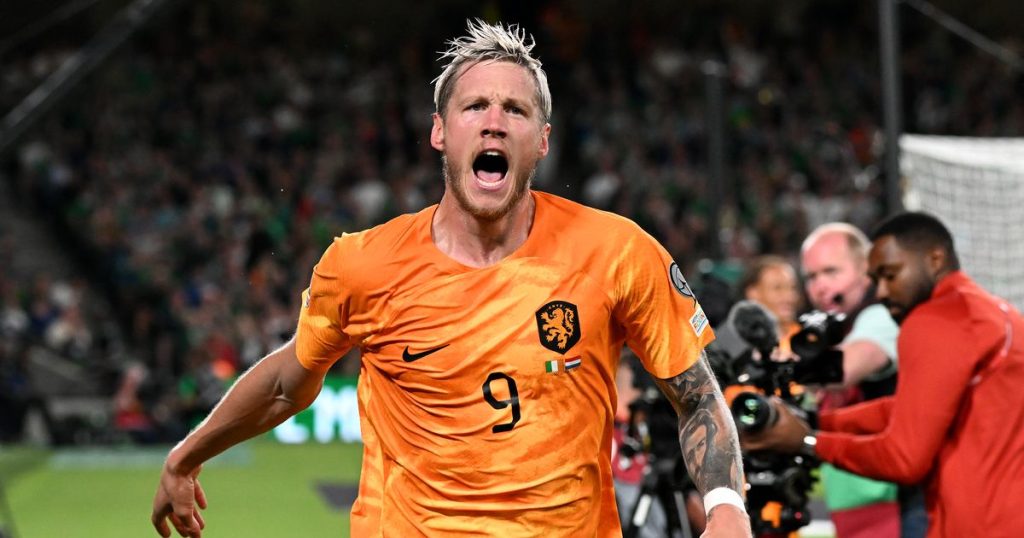 Weghorst ghi bàn giải cứu Hà Lan