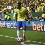 Xấu hổ quá, Raphinha!