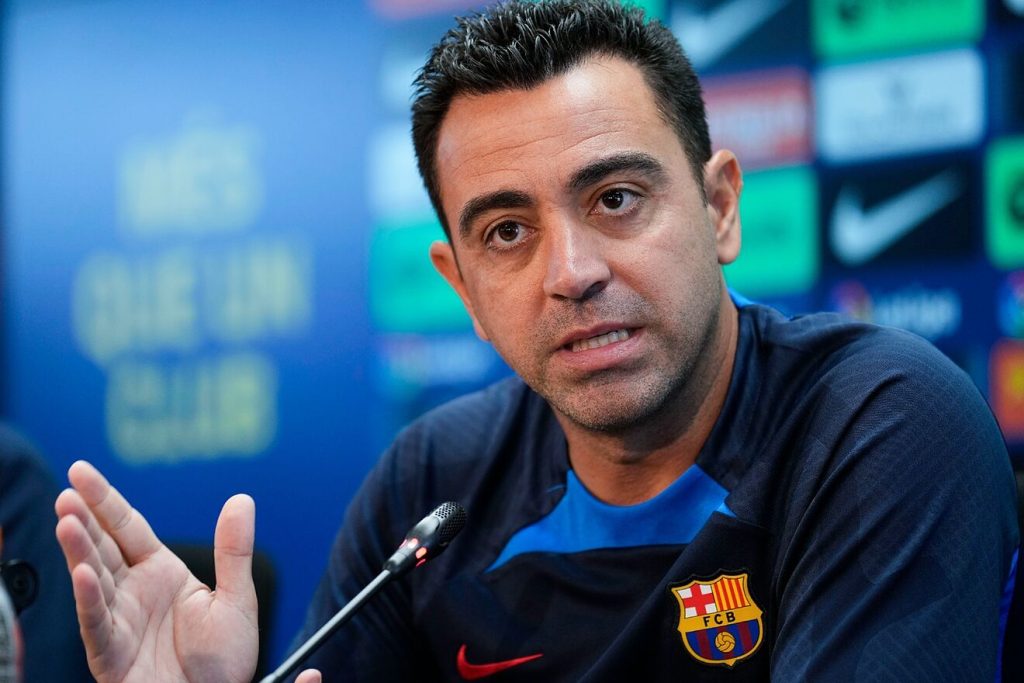 Xavi tập hợp toàn đội Barca xem trận Inter