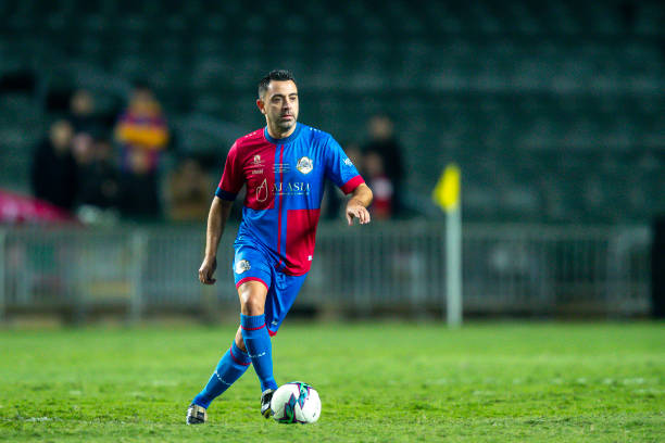 Xavi trả lời câu hỏi Zidane hay mình xuất sắc hơn