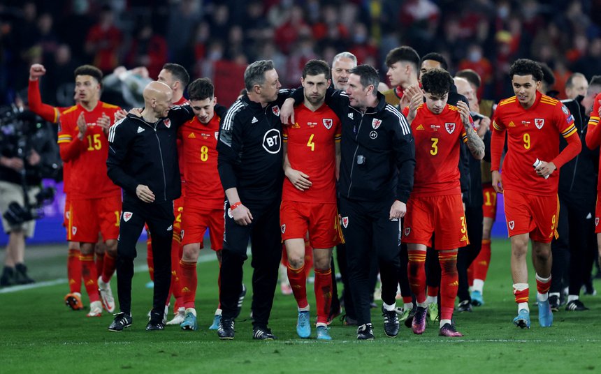 ‘Xứ Wales nhỏ bé đang đến World Cup!’