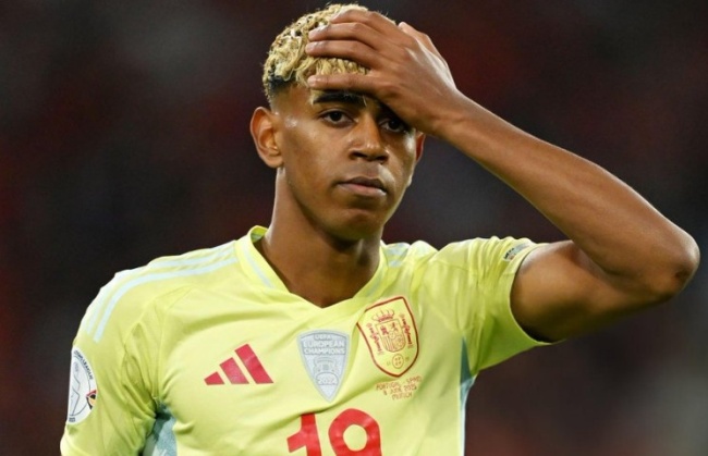 Yamal có ngày thi đấu đáng quên trước Bồ Đào Nha