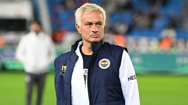 Yếu tố “không thể chấp nhận được” khiến Mourinho bị Fenerbahce sa thải