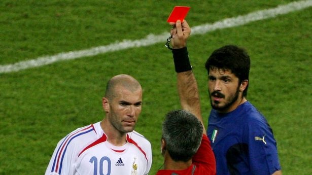 Zidane không hối hận với cú húc đầu Materazzi