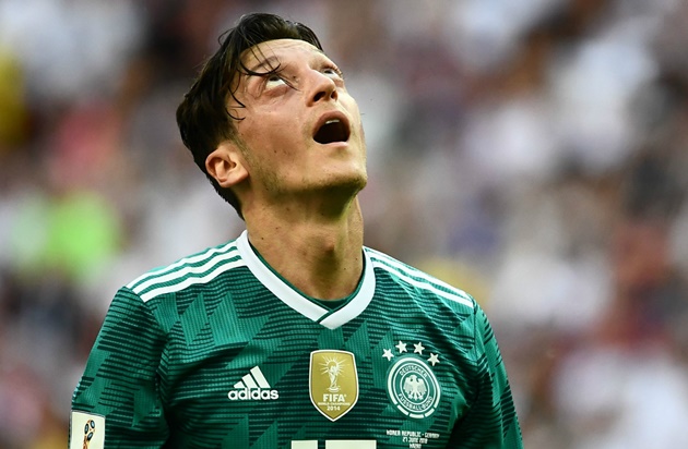 Chỉ trích Ozil, sao Real bị gọi là Đức Quốc xã