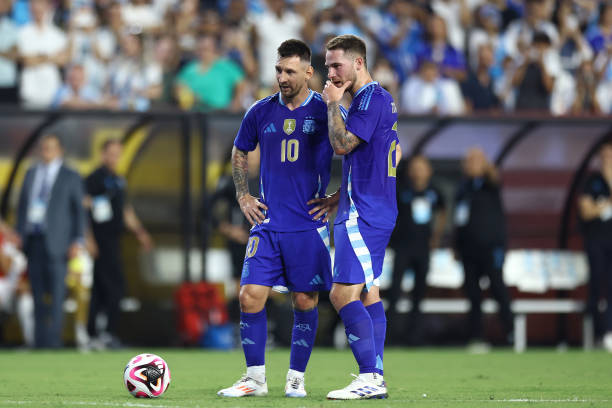 Messi lên tiếng vì Mac Allister, thể hiện tố chất thủ lĩnh ở Argentina