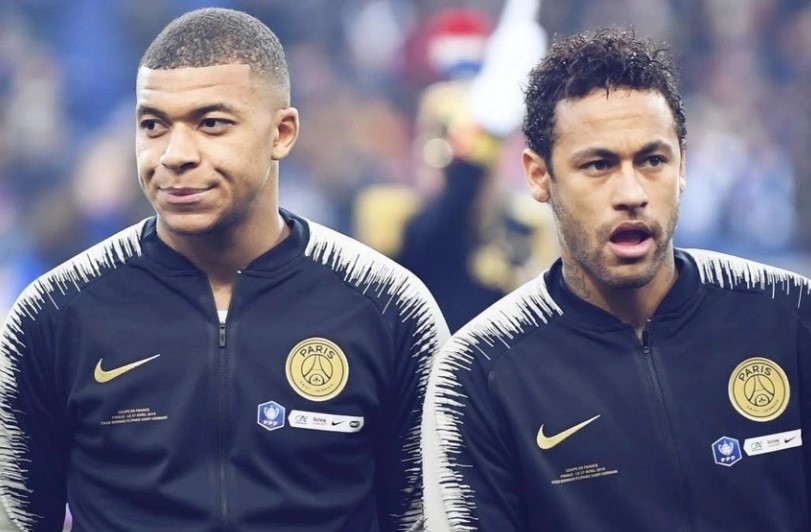 Neymar bỏ đi khi được hỏi về Mbappe
