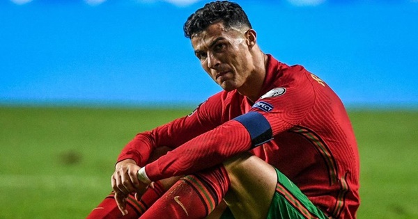 Ronaldo sa sút nhưng vẫn là điểm tựa của Bồ Đào Nha
