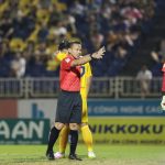 Trọng tài ngoại sai sót ở V-League và vấn đề niềm tin