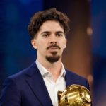 Vitinha chia sẻ cảm xúc khi giành giải Tiền vệ xuất sắc nhất năm 2025