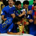 Với Pirlo, màu áo thiên thanh là bầu trời